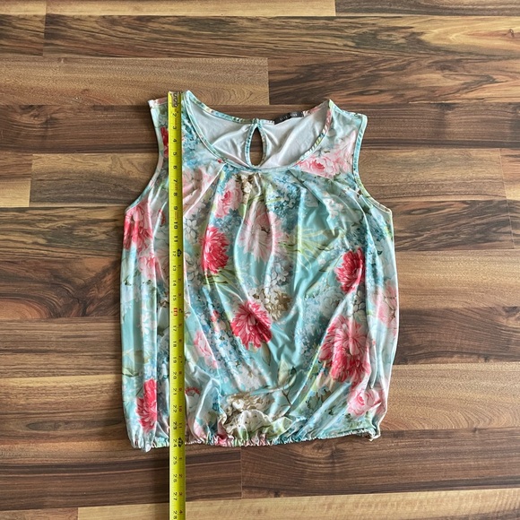 Suzy Shier floral camisole - Picture 8 of 9